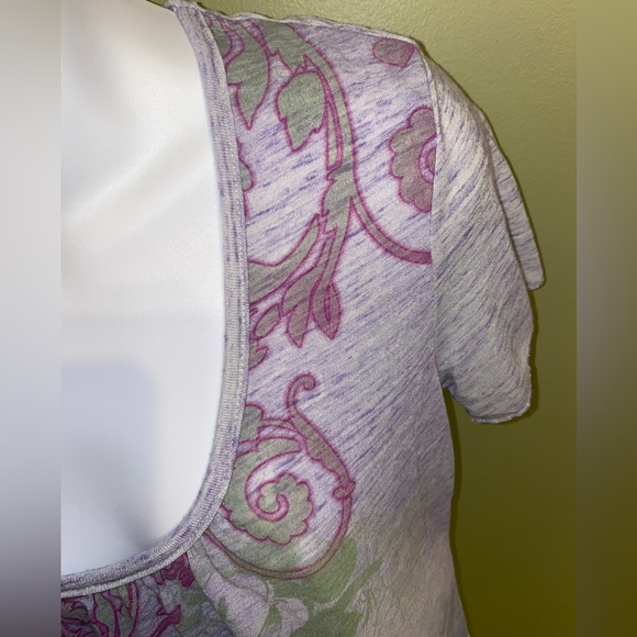 Disney Floral Scoop Neck Soft Tee Size Small - Picture 2 of 4